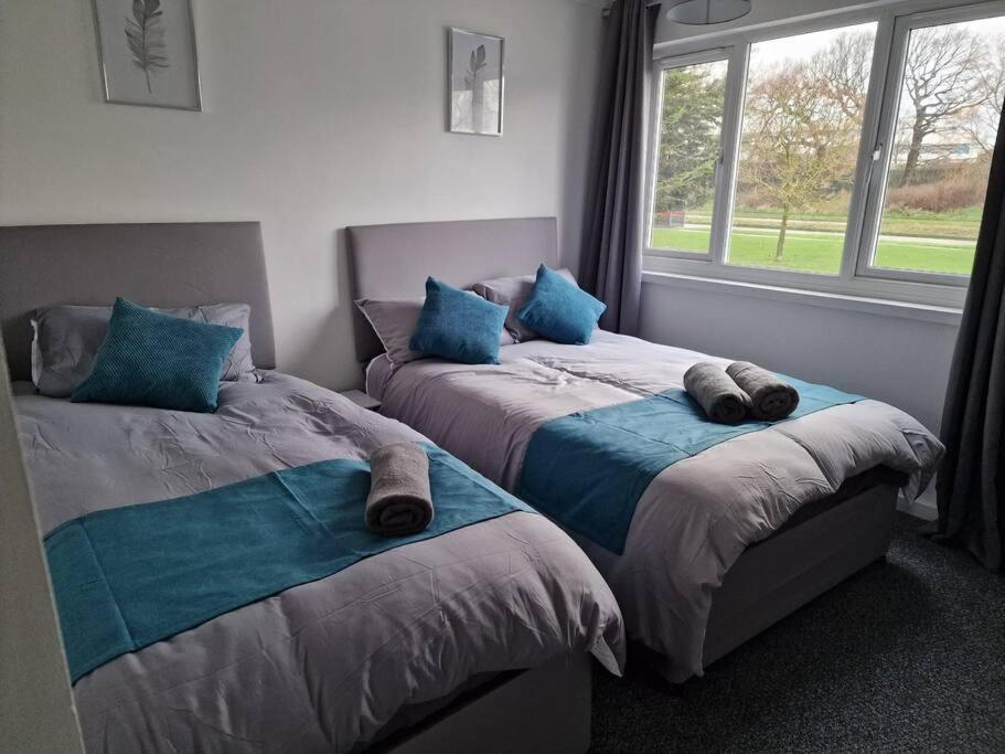 Airport,nec,jlr,bham. Entire House 5 Beds. Birmingham