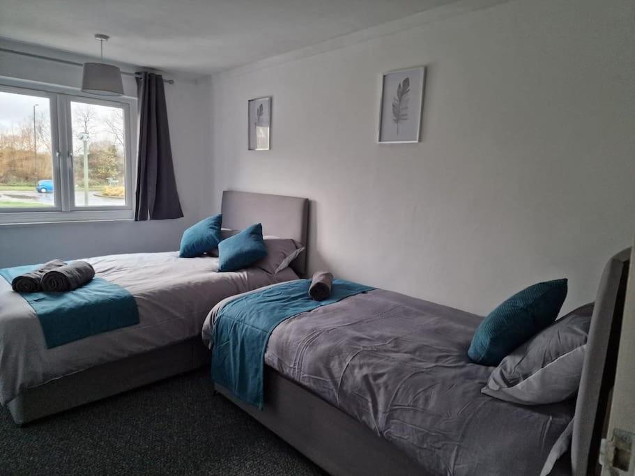 Airport,nec,jlr,bham. Entire House 5 Beds. Birmingham