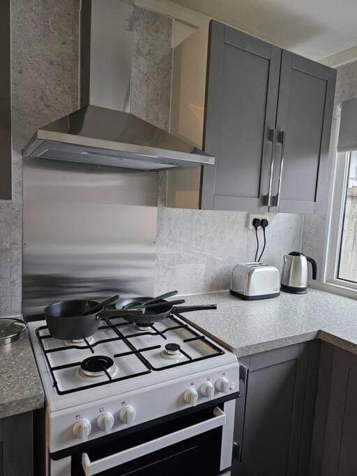Airport,nec,jlr,bham. Entire House 5 Beds. Holiday home *