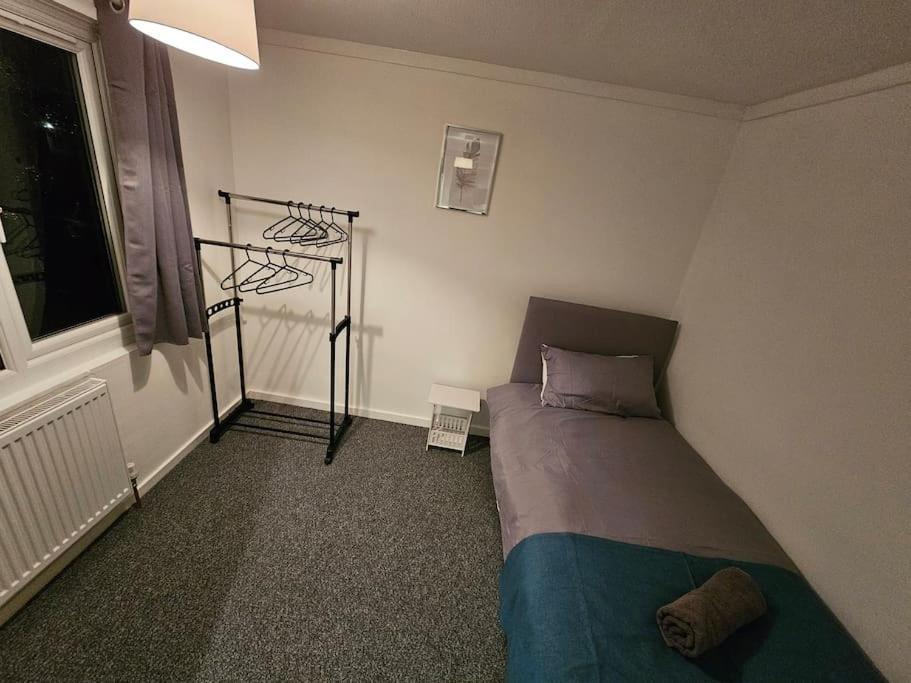 Holiday home Airport,nec,jlr,bham. Entire House 5 Beds. *
