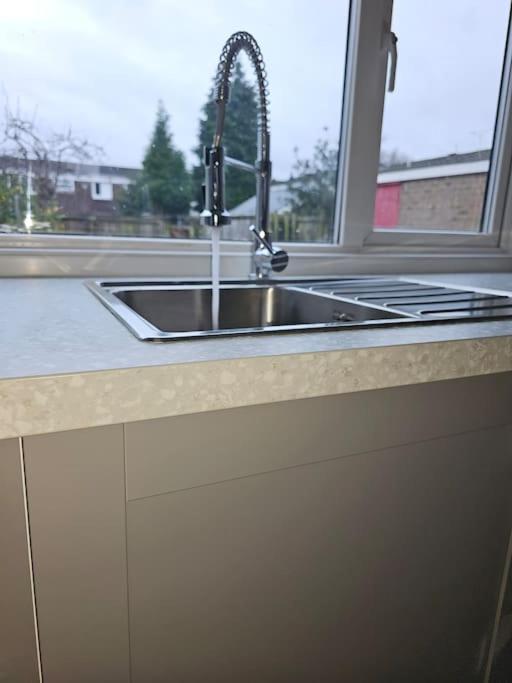 Airport,nec,jlr,bham. Entire House 5 Beds. * Birmingham