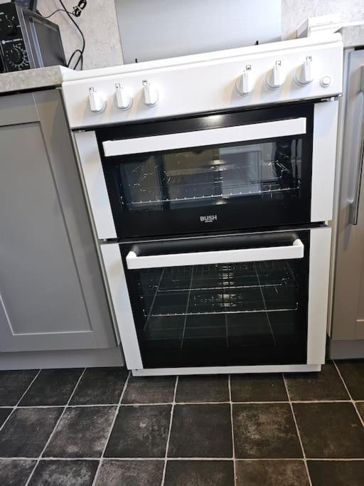Airport,nec,jlr,bham. Entire House 5 Beds. Birmingham