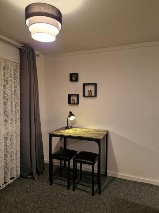Airport,nec,jlr,bham. Entire House 5 Beds. * Birmingham