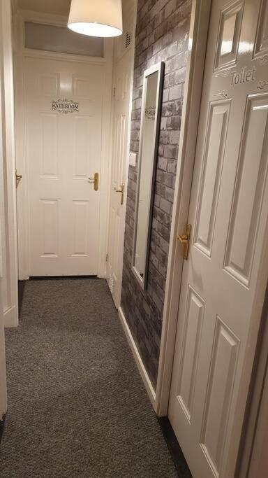 Airport,nec,jlr,bham. Entire House 5 Beds. Holiday home Birmingham