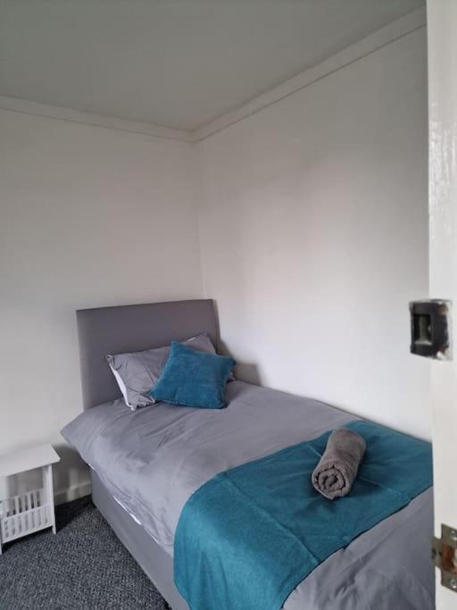 Airport,nec,jlr,bham. Entire House 5 Beds.